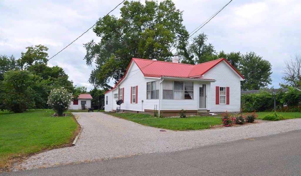 95 Bond St, Irvine, KY 40336