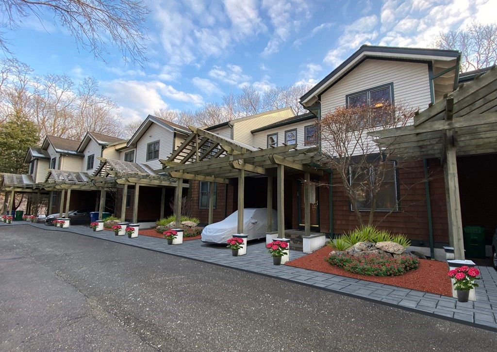 20 Pettee St #20, Newton Upper Falls, MA 02464