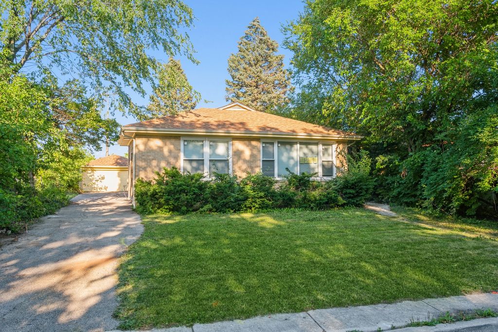 6627 N  Harding Ave, Lincolnwood, IL 60712