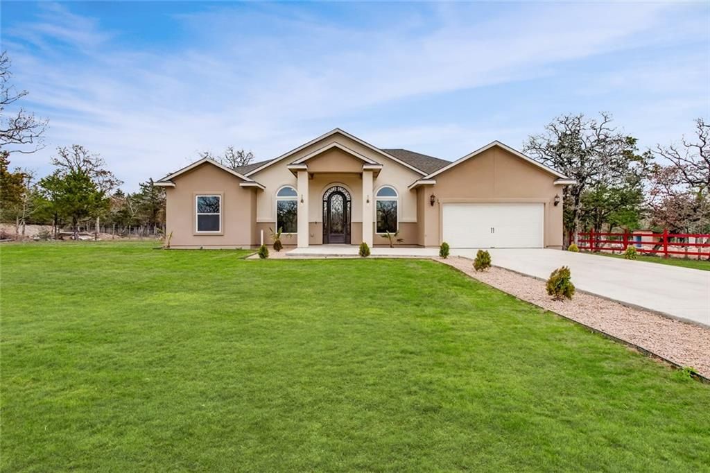 201 Brentwood Dr, Cedar Creek, TX 78612