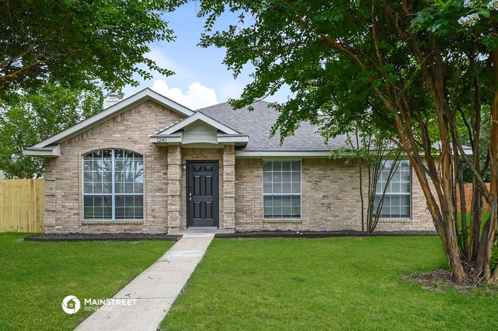 1240 Cypress Ln, Lancaster, TX 75146