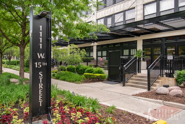 1111 W 15th St #322, Chicago, IL 60608