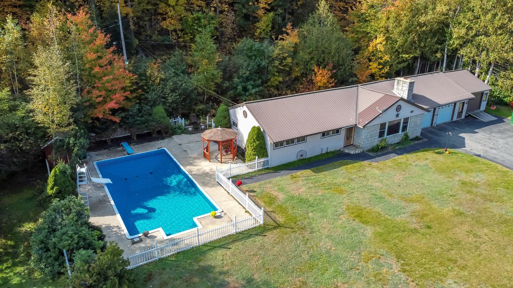 311 Auburn Rd, Peru, ME 04290