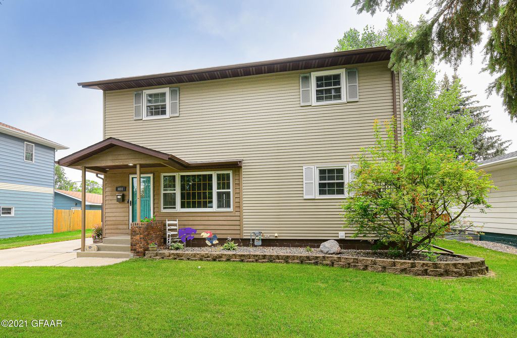 408 James Ave SE, East Grand Forks, MN 56721