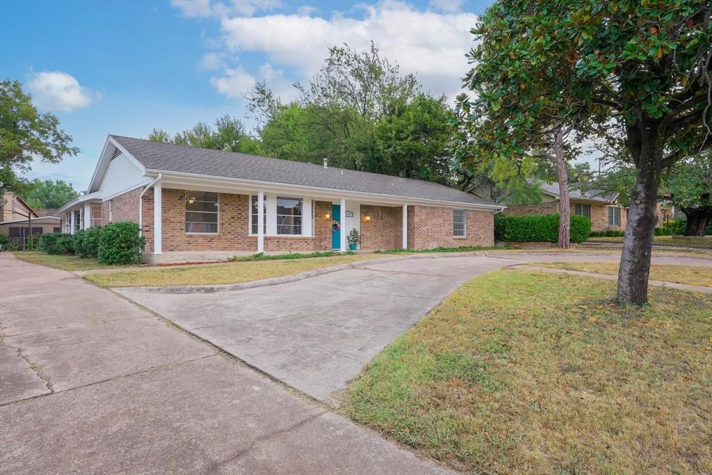 6121 Glenview Dr, Haltom City, TX 76180