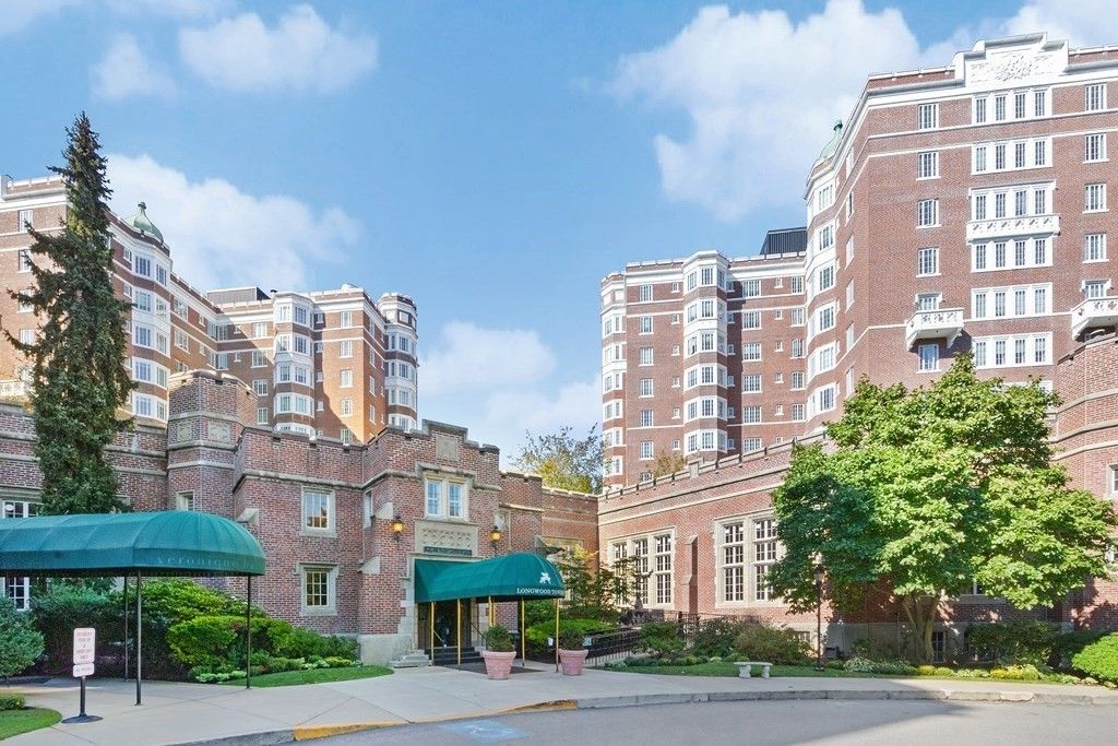20 Chapel St #C806, Brookline, MA 02446