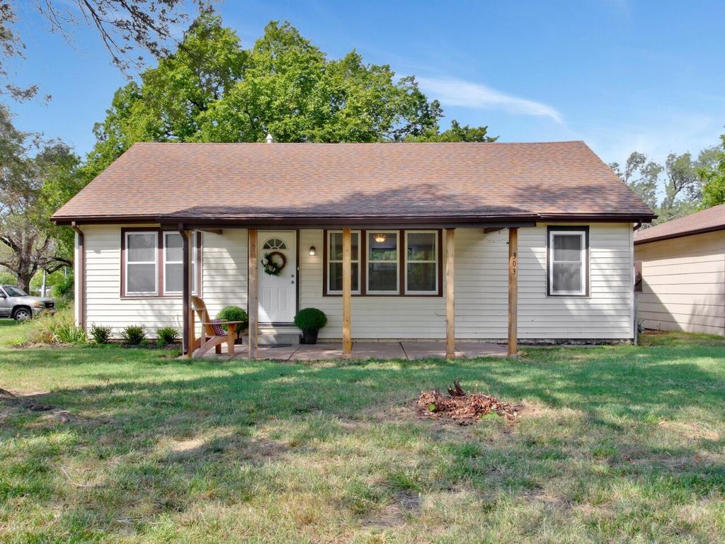 303 N Anna St, Wichita, KS 67212