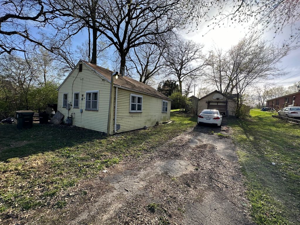 107 1/2 N Lincolnway, North Aurora, IL 60542 Trulia