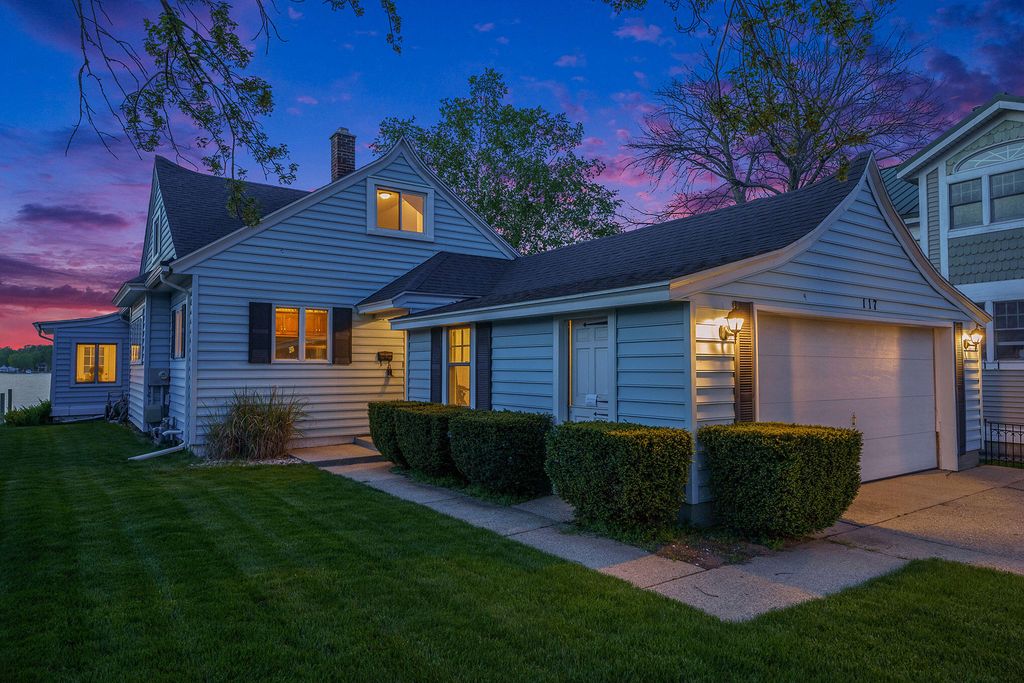 117 Barber Ct, Spring Lake, MI 49456