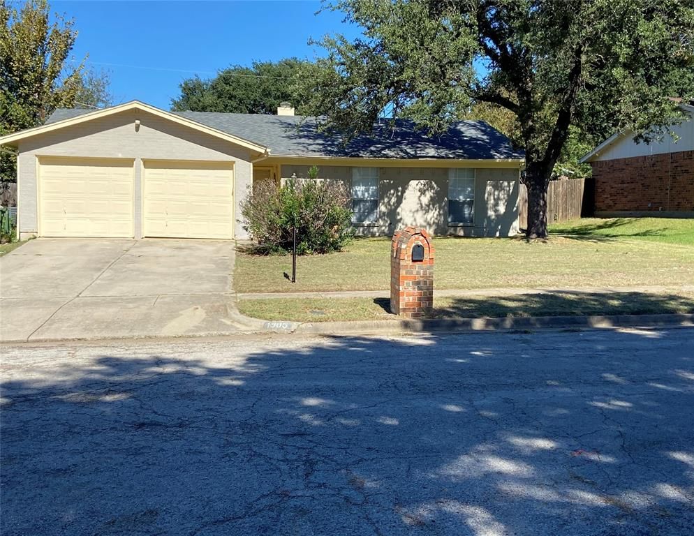 1905 Westover Dr, Arlington, TX 76015
