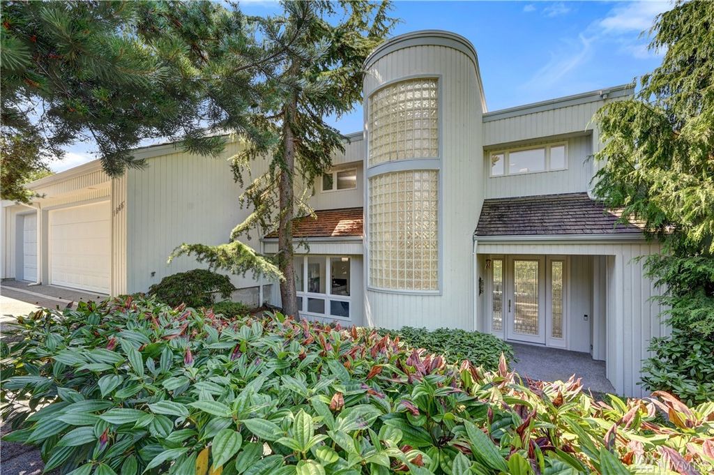 15457 SE 60th Pl, Bellevue, WA 98006