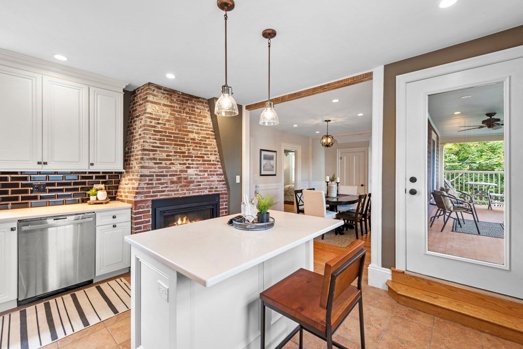 138 North St #B, Salem, MA 01970