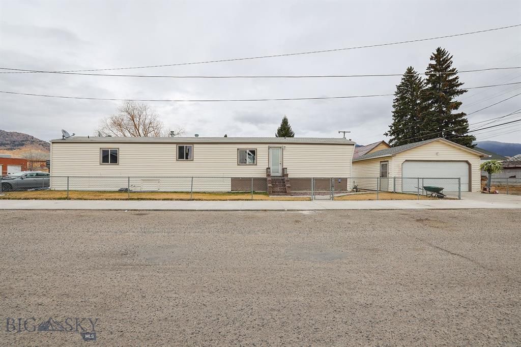 2202 Pine St, Butte, MT 59701