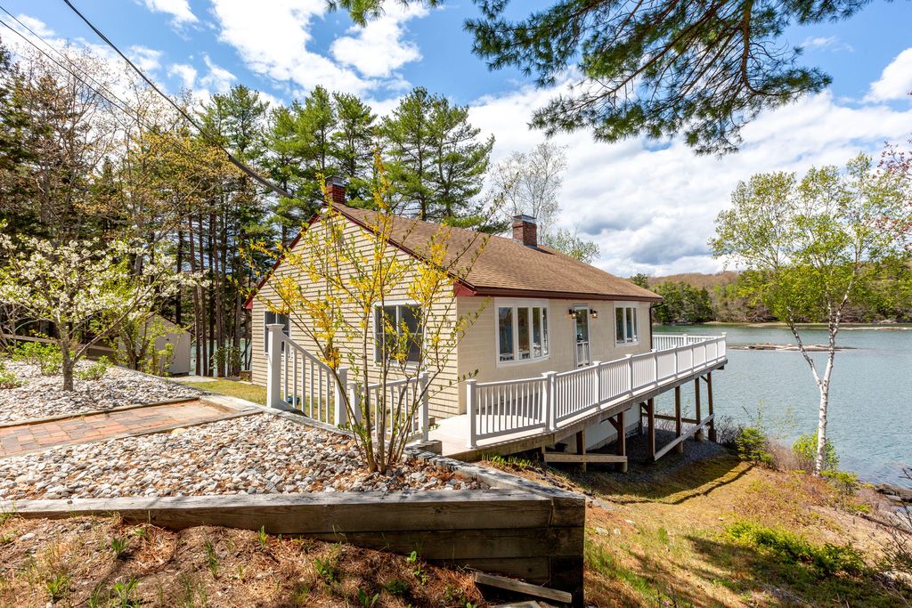 17 Laurel Point Circle, Harpswell, ME 04079