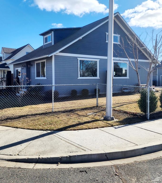 202 E Naches Ave, Moxee, WA 98936 SingleFamily Home for Sale