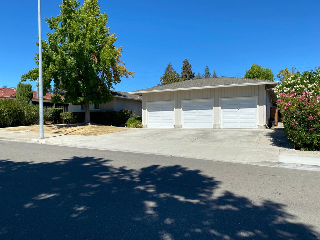 22461 Saint Andrews Ave, Cupertino, CA 95014