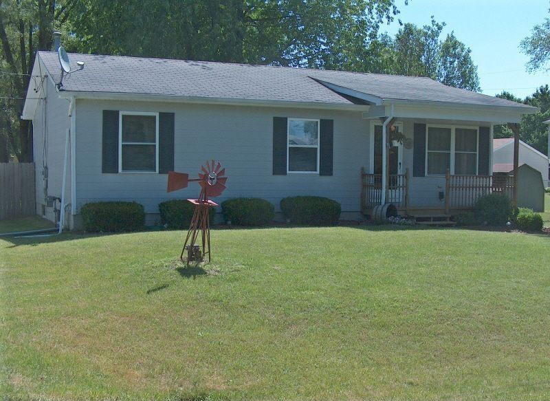 418 Coleman St, Pinckney, MI 48169