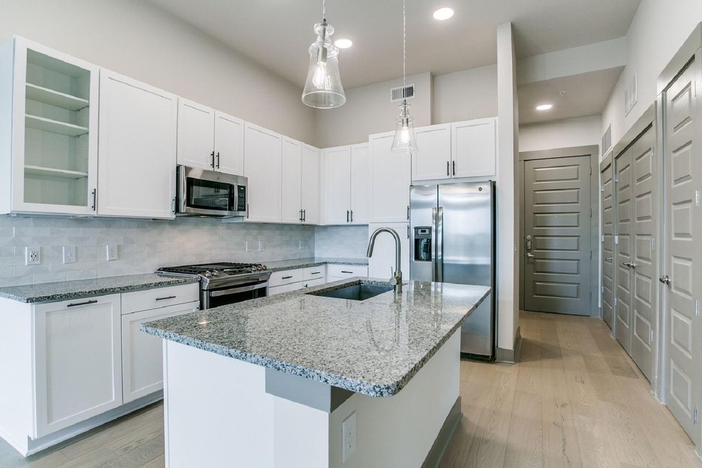 3330 Oak Grove Ave, Dallas, TX 75204