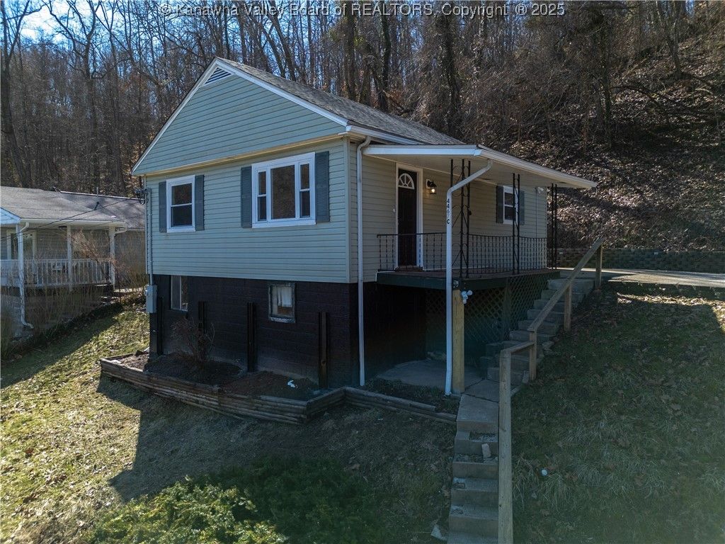 80 Mackinaw Dr, Charleston, WV 25313
