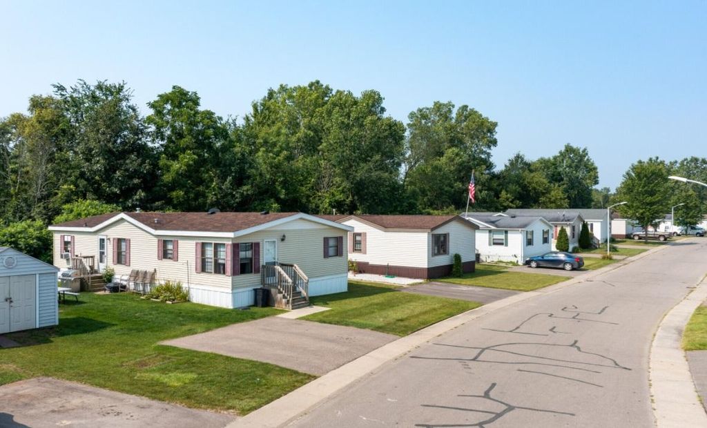 8378 Hogan Rd, Fenton, MI 48430