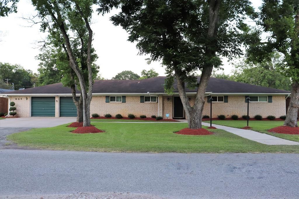 805 S Indiana St, Brazoria, TX 77422