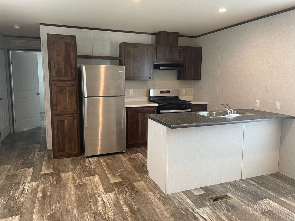 37 Erie Ln, Winona, MN 55987