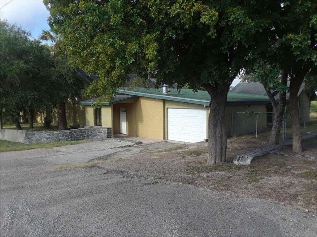 5617 Main St, Mathis, TX 78368 Trulia