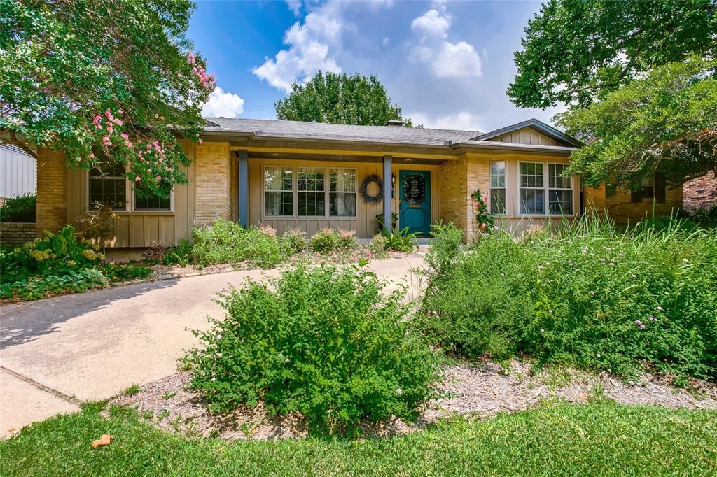 9445 Dartridge Dr, Dallas, TX 75238