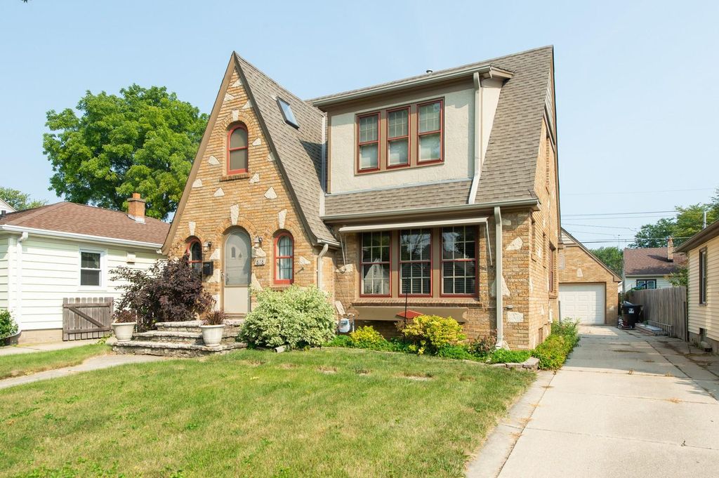 818 Wolff St, Racine, WI 53402