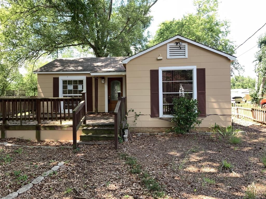 303 E Neal St, Carthage, TX 75633