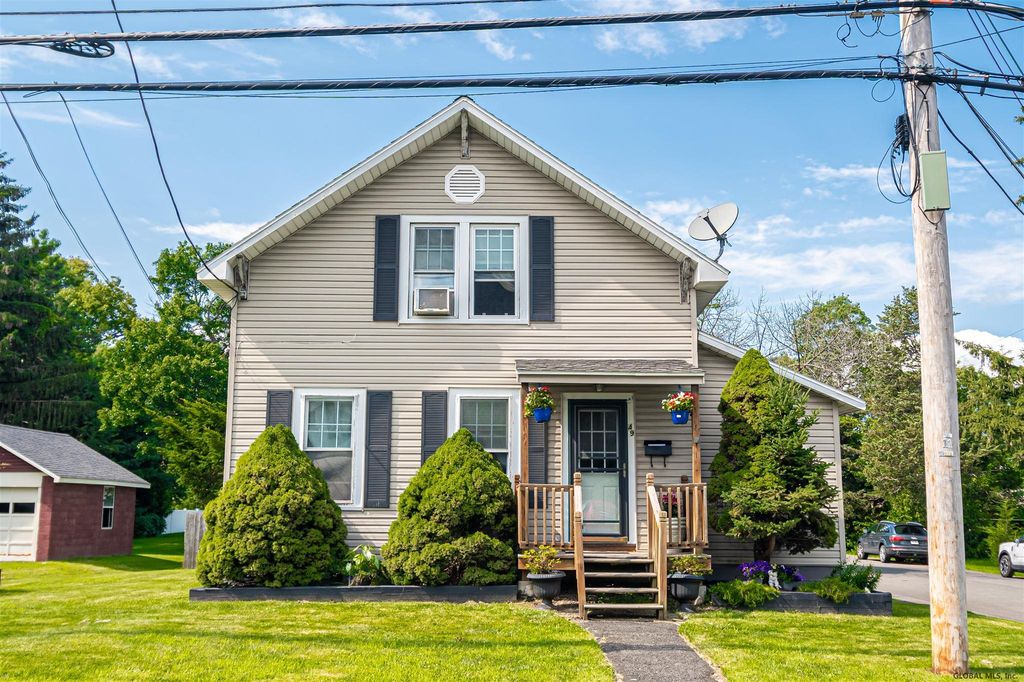 49 Kunker Ave, Latham, NY 12110
