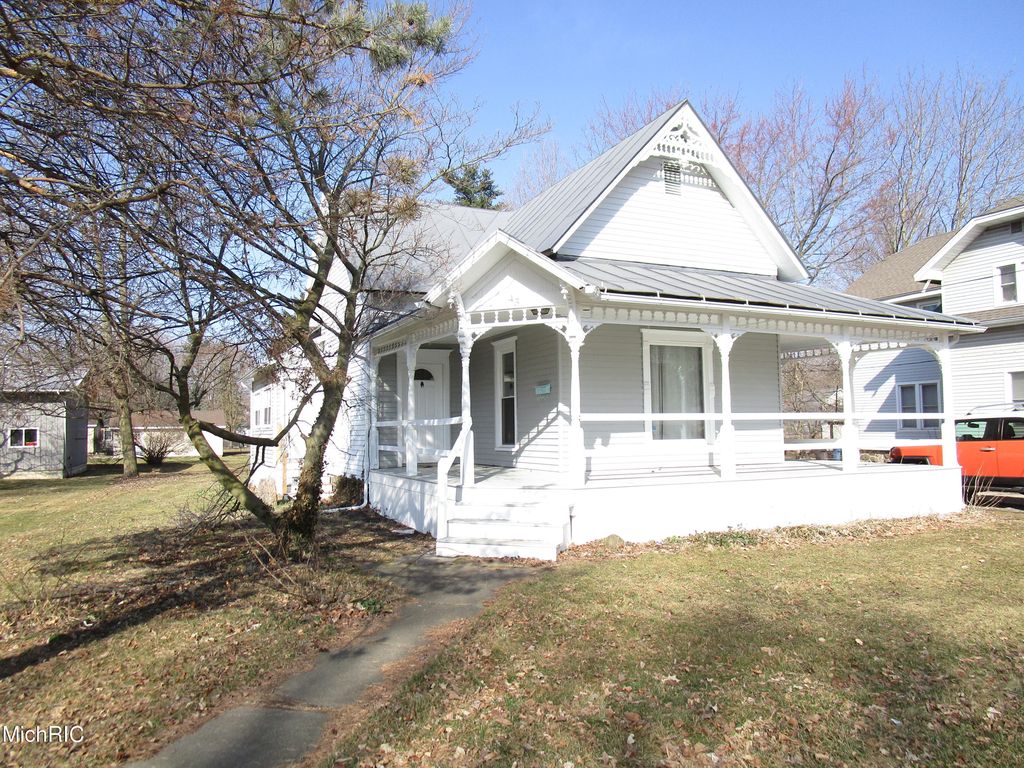 45 N Main St, Quincy, MI 49082