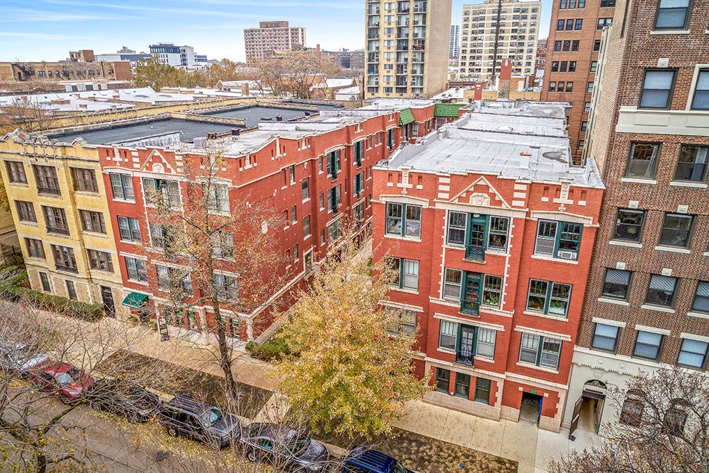 428-36 W Surf St, Chicago, IL 60657