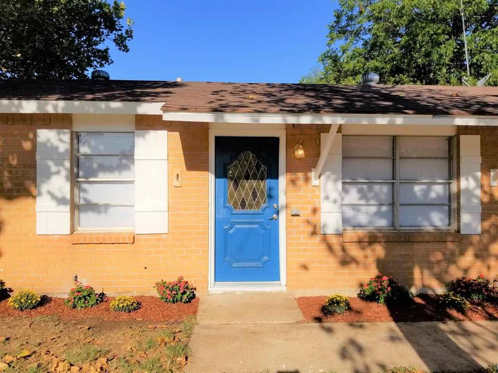 1706 Cimarron Trl, Wichita Falls, TX 76306