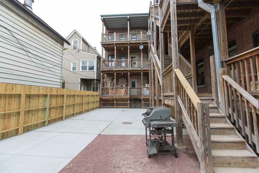 2848 N Seminary Ave, Chicago, IL 60657