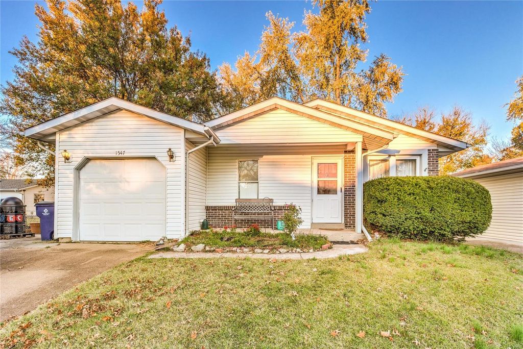 1547 Boardwalk Ave, Florissant, MO 63031