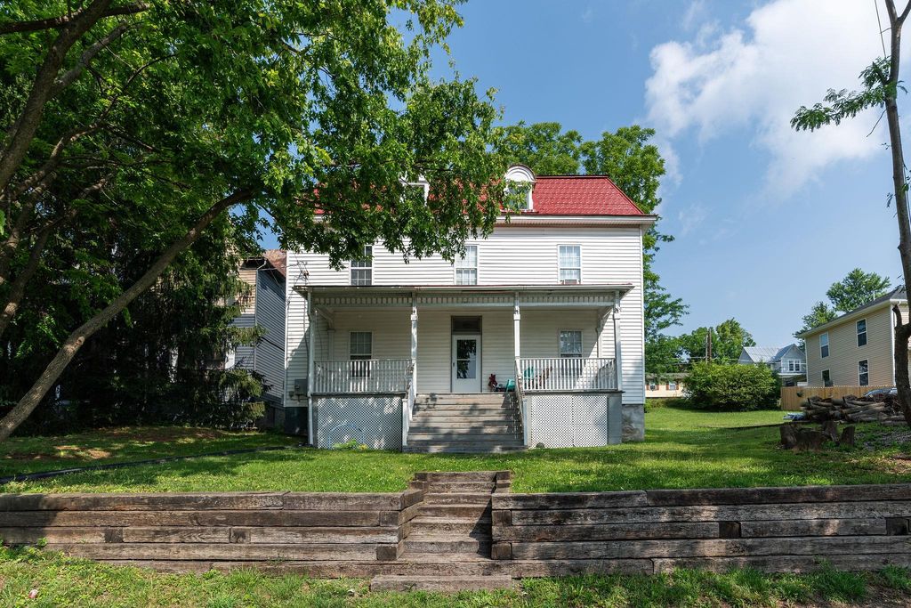 817 Grayson Ave, Waynesboro, VA 22980 Trulia