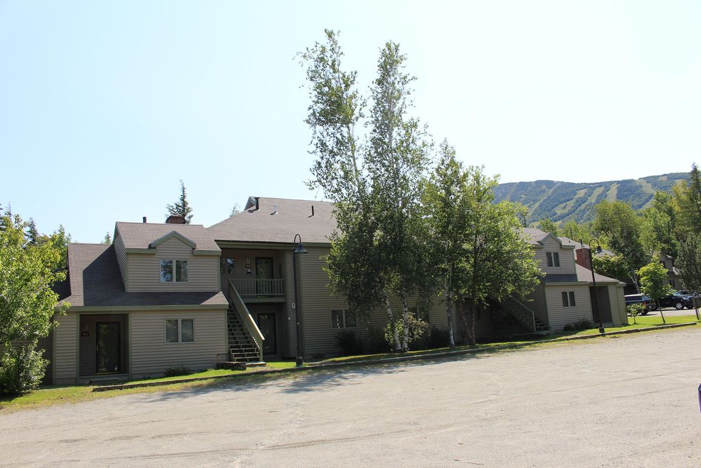410 Snowflower Ct #410, Kingfield, ME 04947