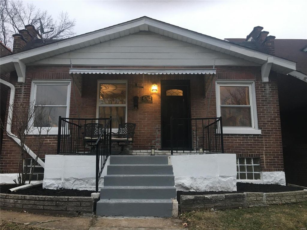 4742 Newport Ave, Saint Louis, MO 63116