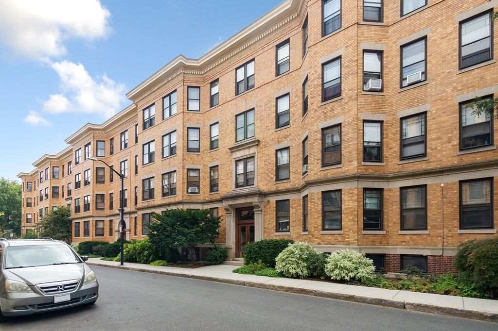 6 Newport Rd #7, Cambridge, MA 02140