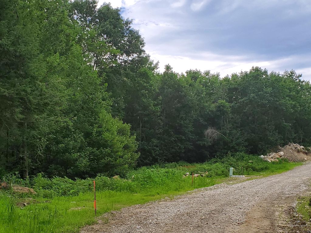 Howes Corner Rd, Turner, ME 04282