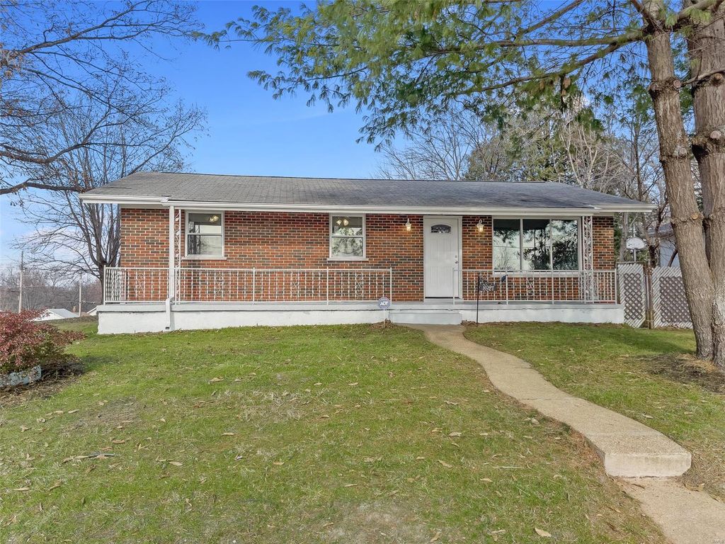 8921 Rosemore Pl, Saint Louis, MO 63114