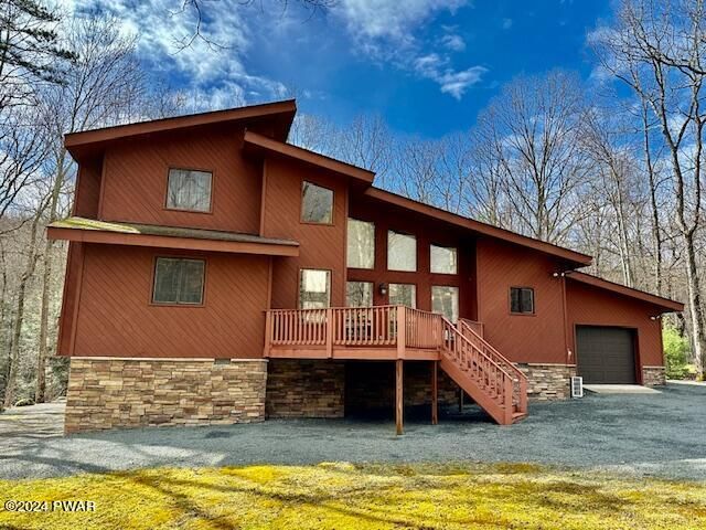 130 Portage Ln, Lords Valley, PA 18428