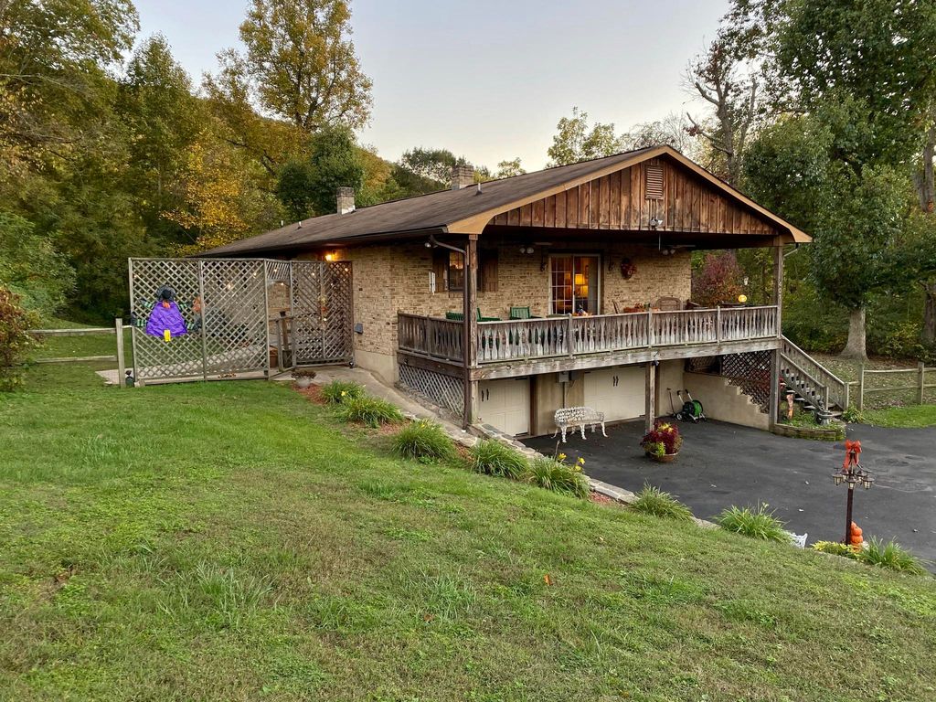 401 Sammys Rd, Covington, VA 24426