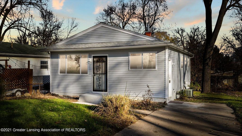 126 Brynford Ave, Lansing, MI 48917