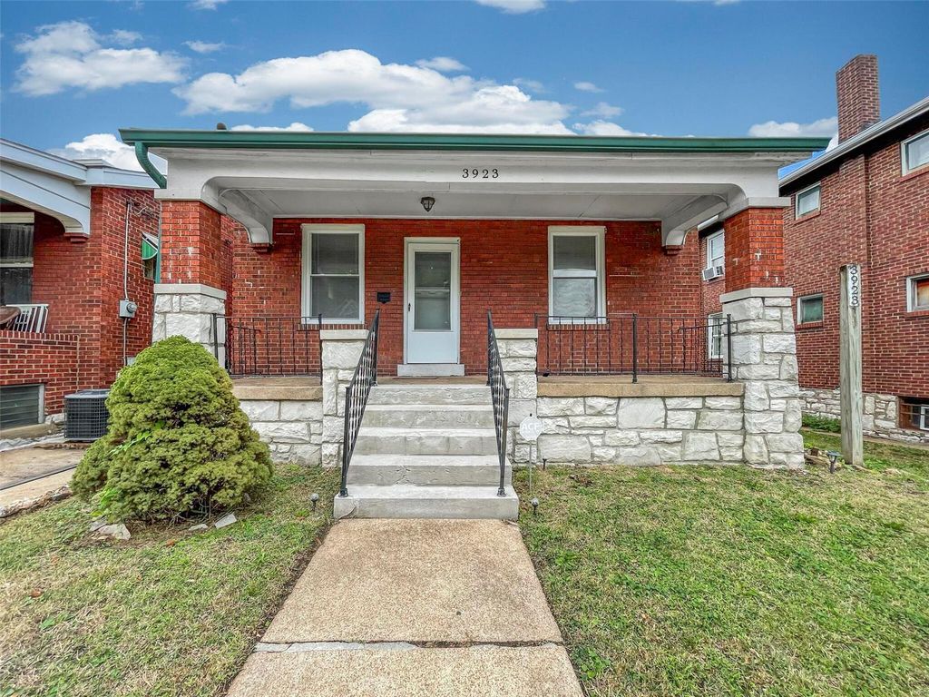 3923 Bates St, Saint Louis, MO 63116