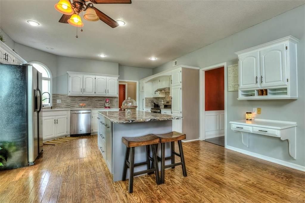 13720 S Brougham Dr, Olathe, KS 5 Bed, 3 Bath Single