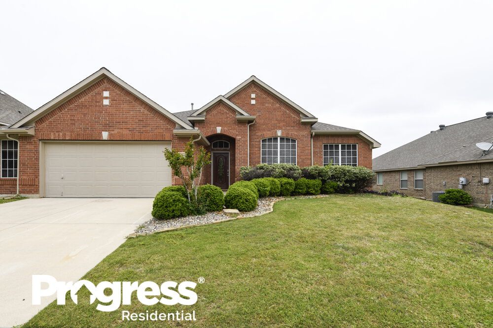 924 Hemlock Trl, Saginaw, TX 76131