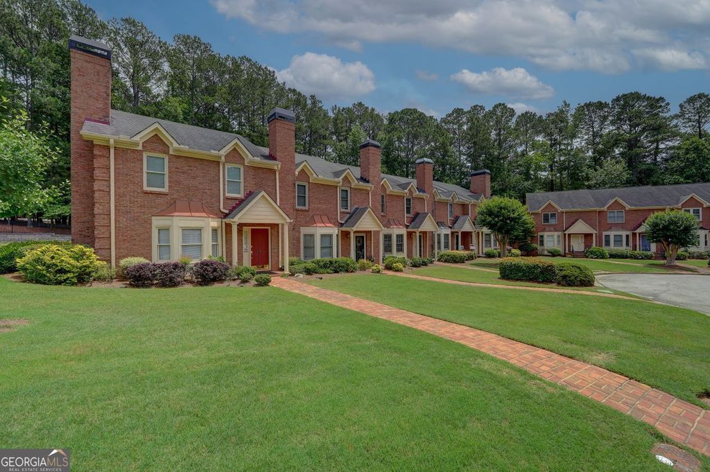 2565 Holcomb Springs Dr, Alpharetta, GA 30022