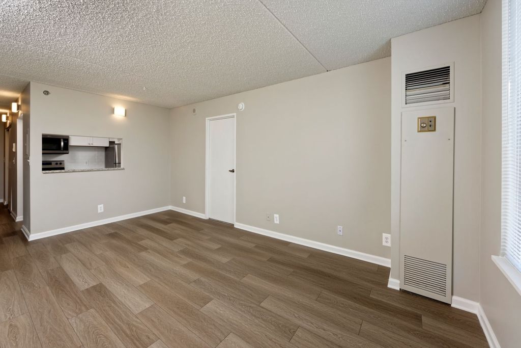 Lenox Club Apartments in Arlington, VA 22202 Studio2